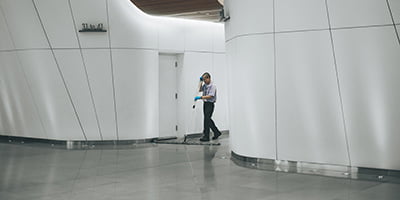 Cleaning-man-4x2-min.jpg