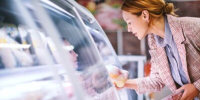 women-shopping-fridge-400x200.png